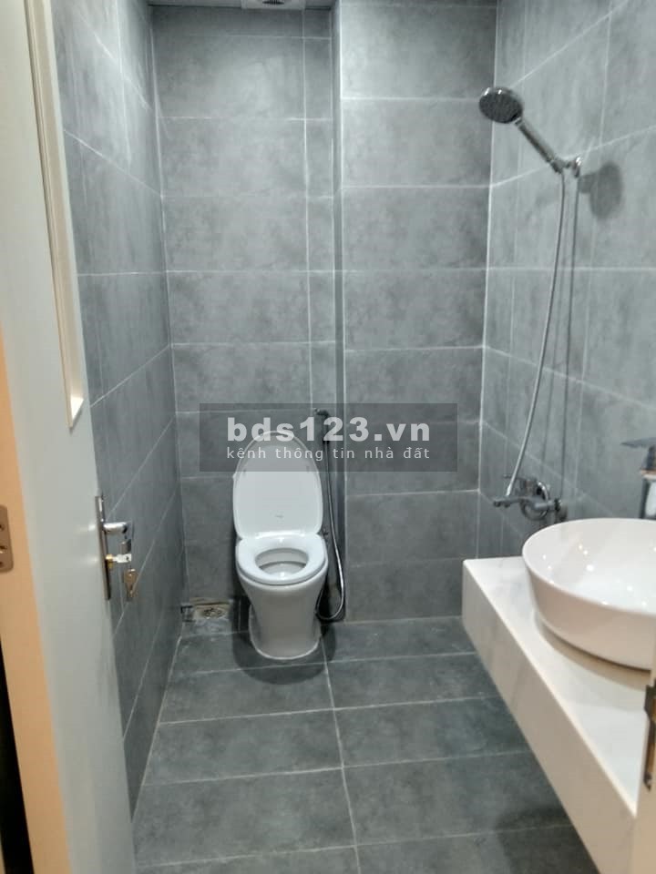 Cần bán nhà mặt ngõ 303 đường Bát Khối 85m2 x 4T, 4.5m MT, giá 5.7 tỷ. Gara Ô tô, Kd.