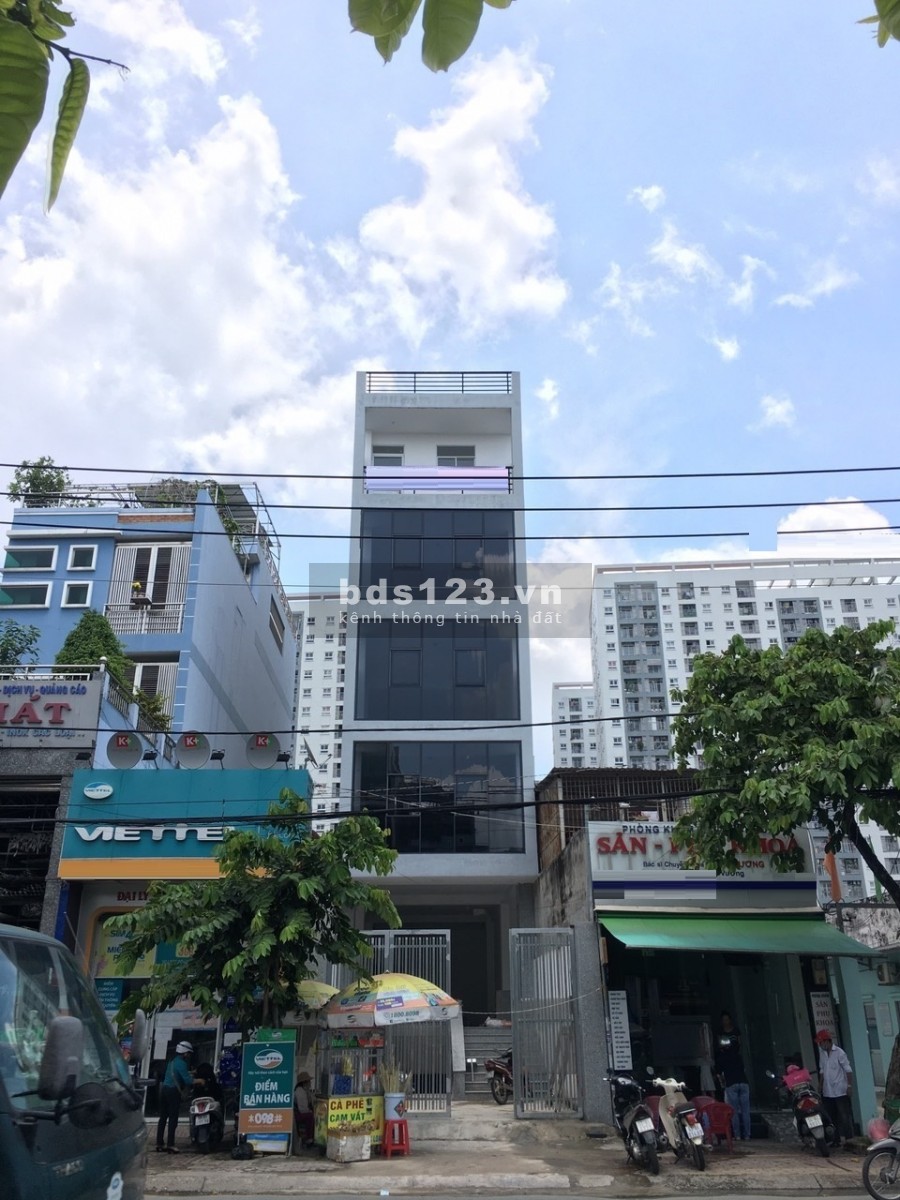 Bến Vân Đồn , Phường 5 - 4.6 x 17 - vị trí thuận lợi kd
