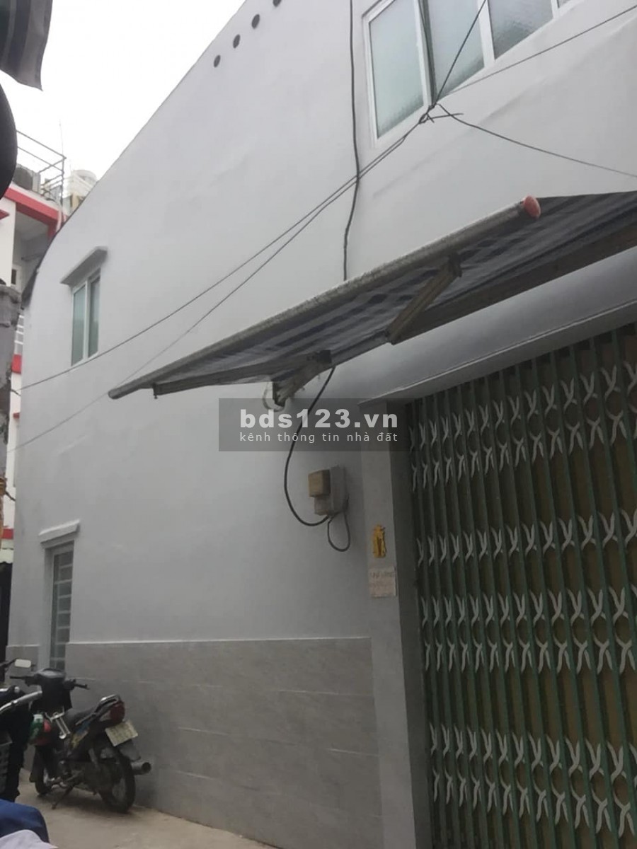 NHÀ QUẬN 4 KO QUY HOẠCH CỰC HIẾM 2 TỶ 20M2 HẺM LÔ GỐC CÁCH MT 30M.