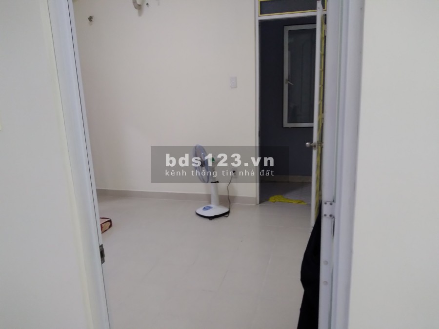 Cho thuê căn hộ lô góc tầng 5 view quận 1, bloock A, chung cư ehom2. Nội thất cơ bản.
