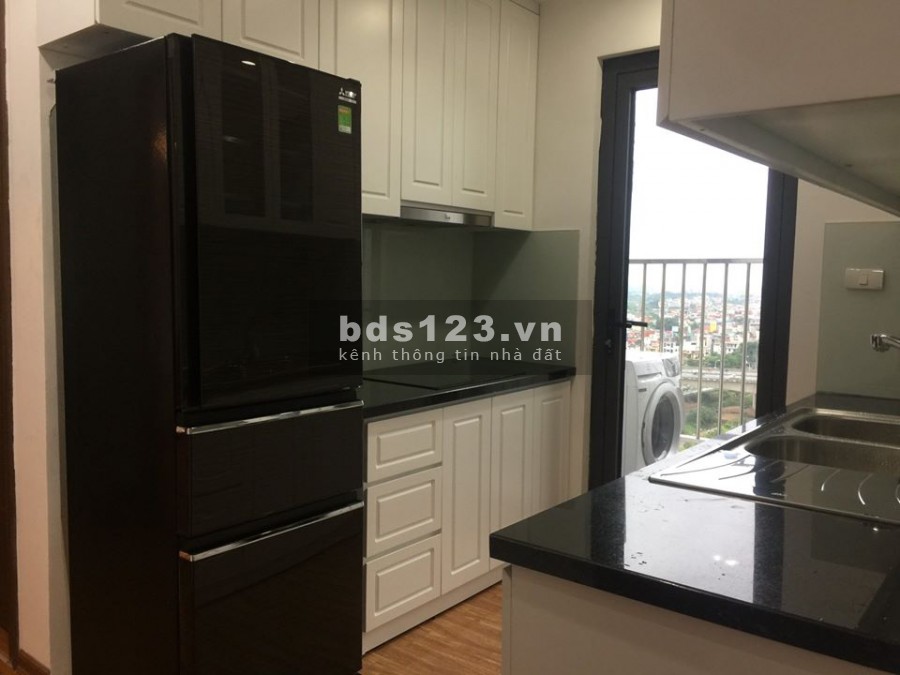 Bán gấp nhà ngõ 5 Hoàng Quốc Việt giá 10 tỷ, 105m2, MT 12m, oto cách 10m