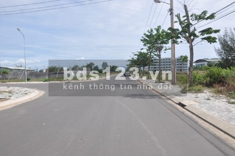 Bán gấp lô góc ngay hoàng hữu nam , ngay bến xe miền đông 2