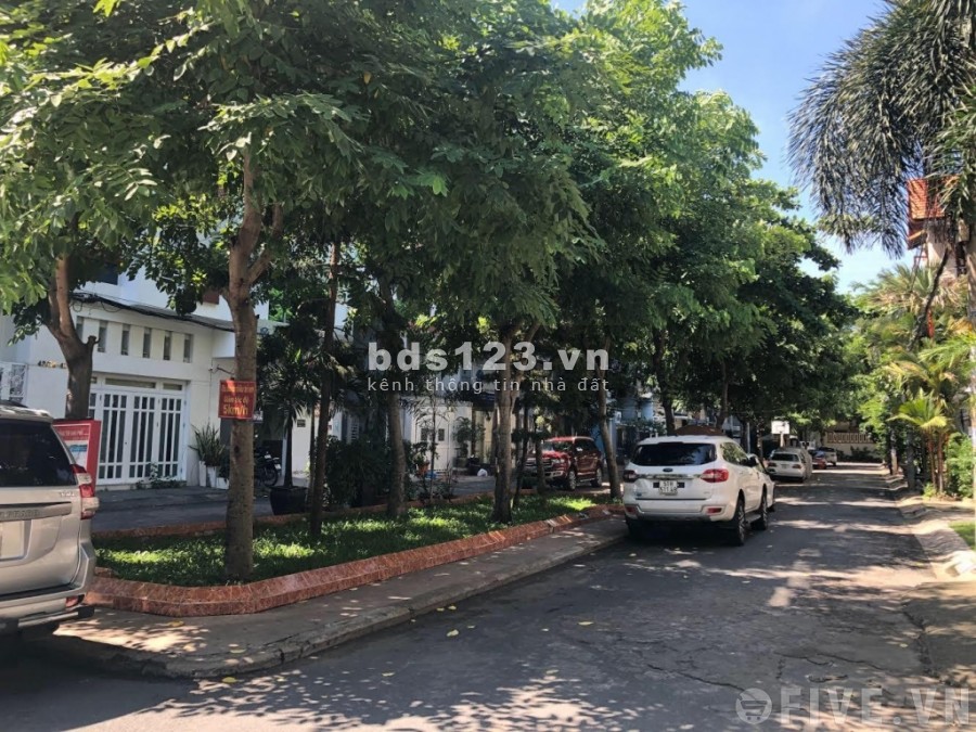BÁN THANH LÝ ĐẤT HOÀNG QUỐC VIỆT, 110M, MT: 8.5M, Ô TÔ VÀO NHÀ, XÂY CĂN HỘ DỊCH VỤ, MINI, CHIA 2 LÔ, NHỈNH 8.9 TỶ, Lh: 0911.321.198