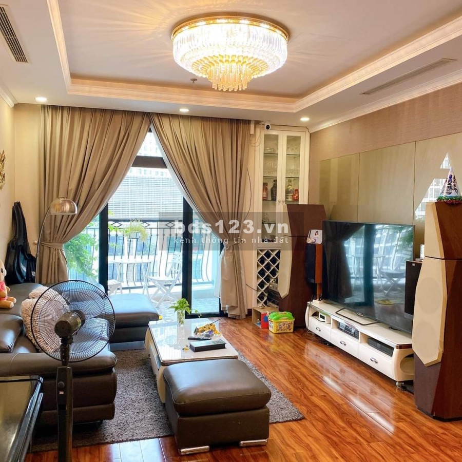 Cần bán gấp căn góc 140m2 R6 Royal city, 8 tỷ bao phí, full nội thất, có sổ chính chủ