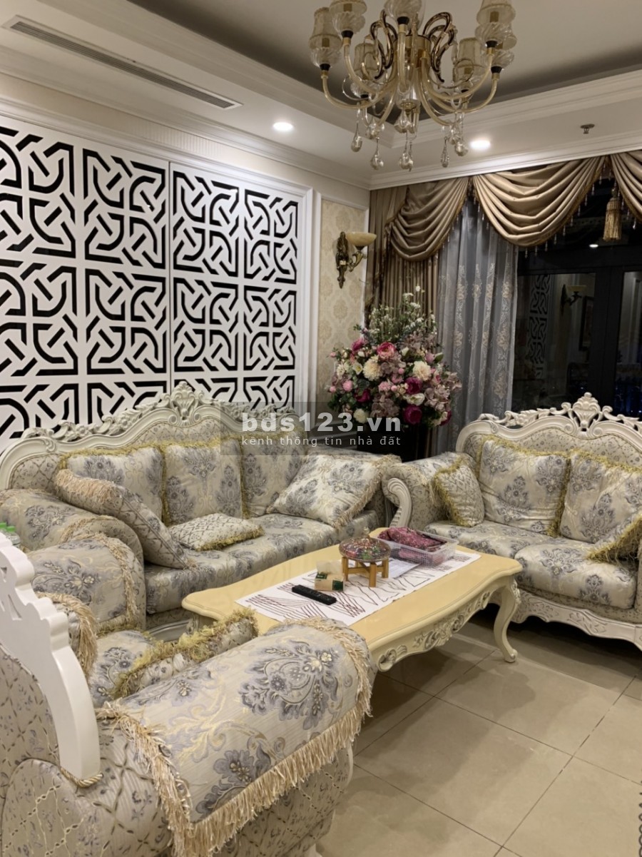 Cần bán gấp căn góc 140m2 R6 Royal city, 8 tỷ bao phí, full nội thất, có sổ chính chủ