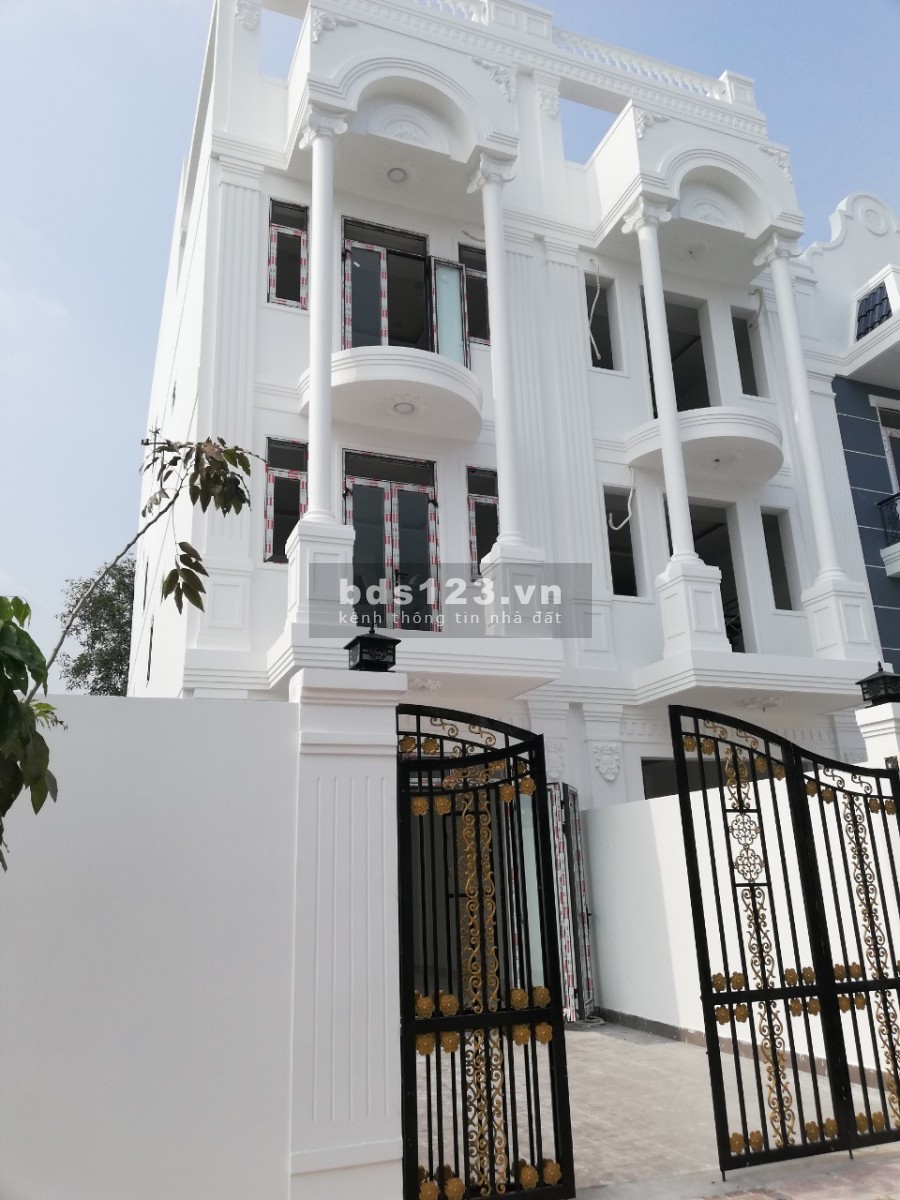 Nhà tone trắng ngay trung tâm thành phố Bến Tre 110m