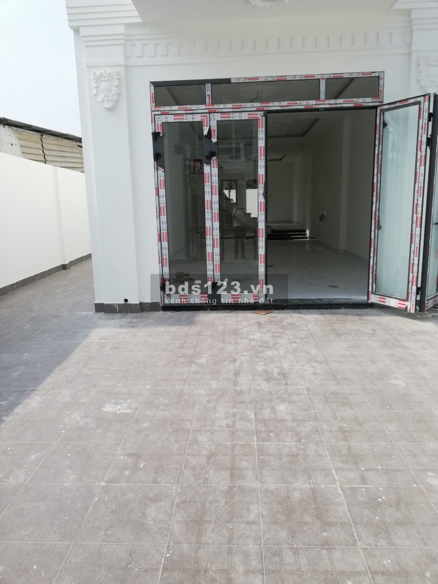 Nhà tone trắng ngay trung tâm thành phố Bến Tre 110m