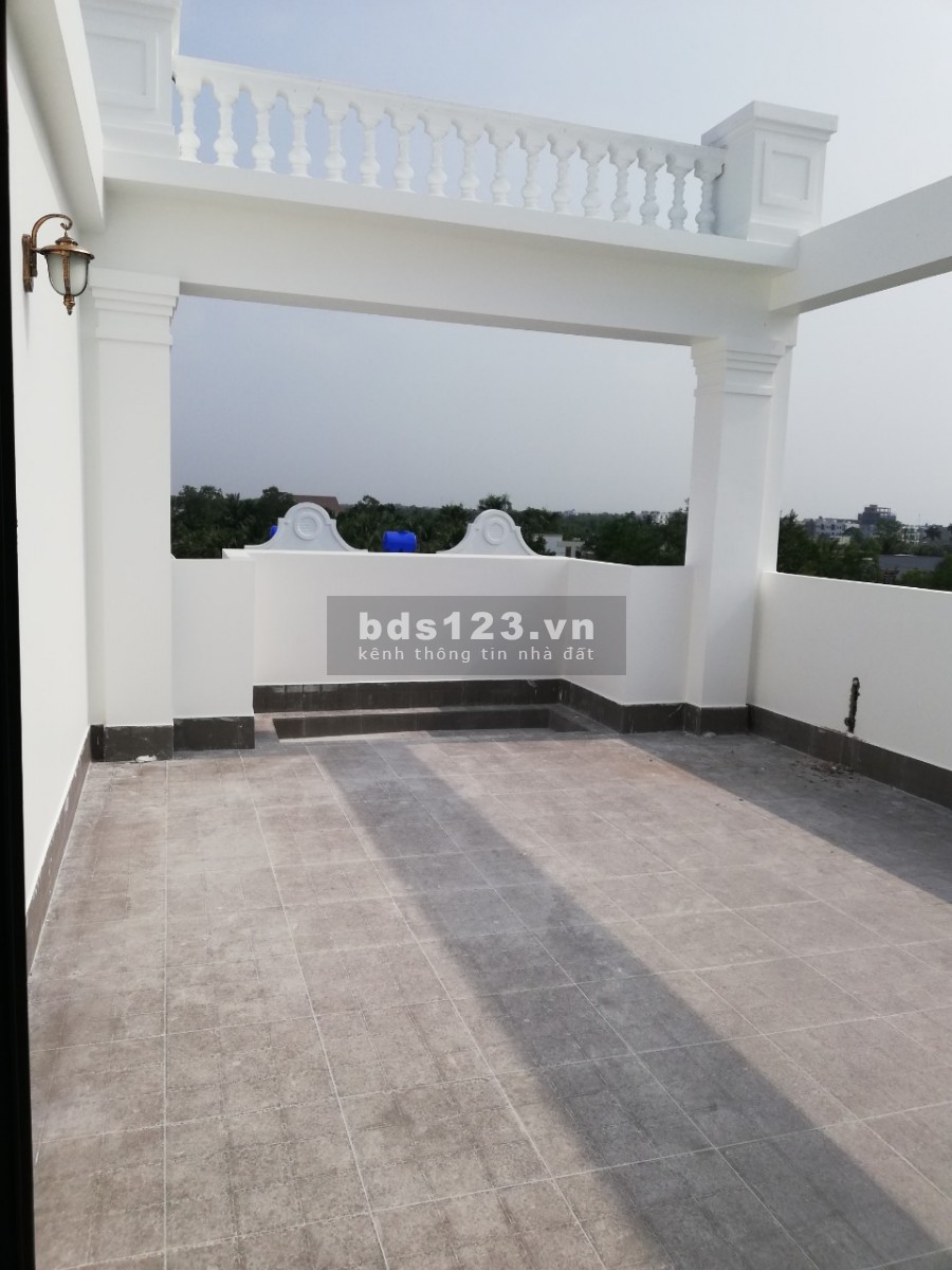 Nhà tone trắng ngay trung tâm thành phố Bến Tre 110m