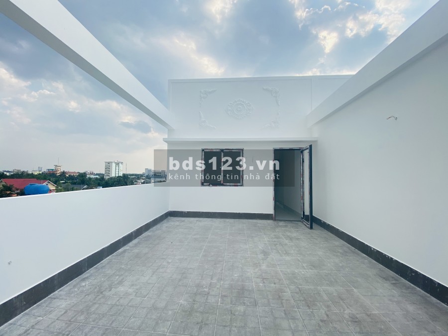 Nhà tone trắng ngay trung tâm thành phố Bến Tre 110m