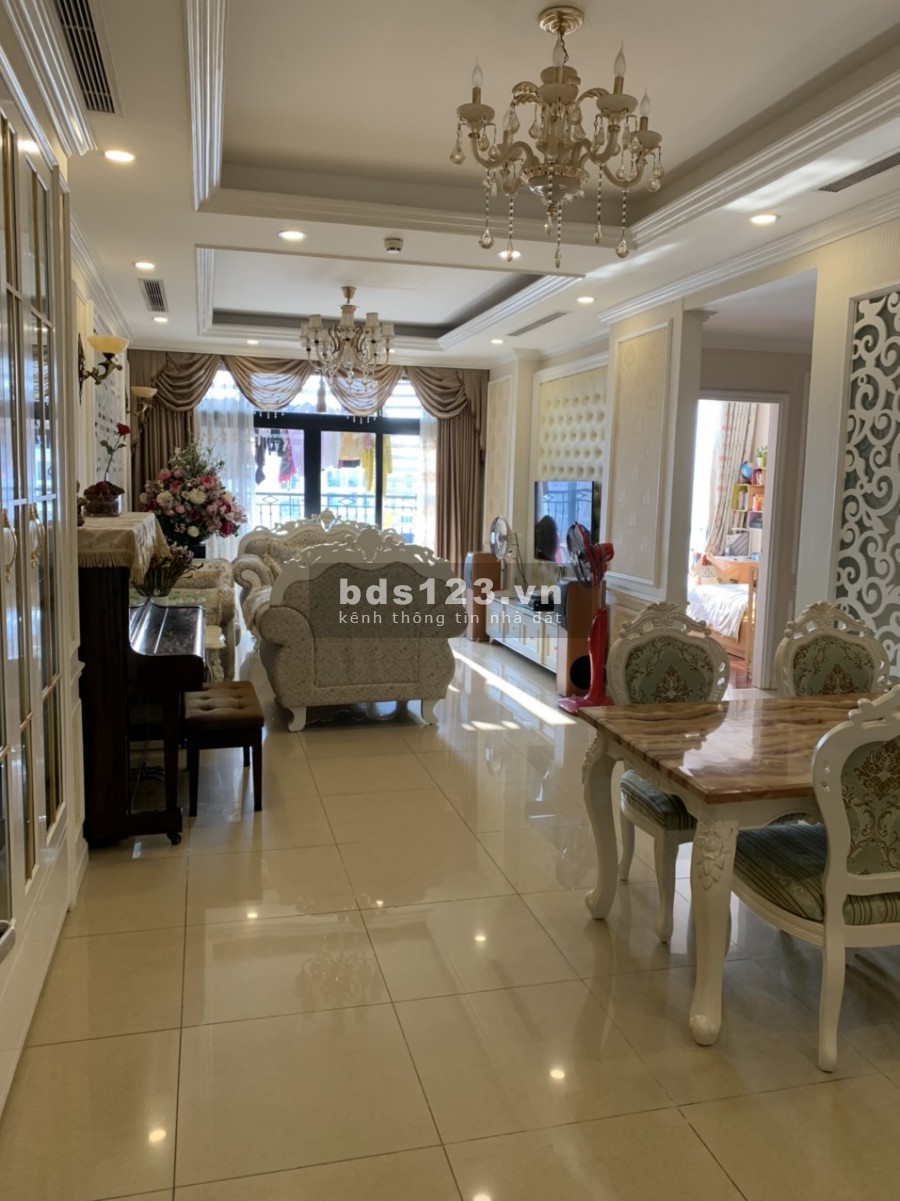 Cần bán gấp căn góc 140m2 R6 Royal city, 8 tỷ bao phí, full nội thất, có sổ chính chủ
