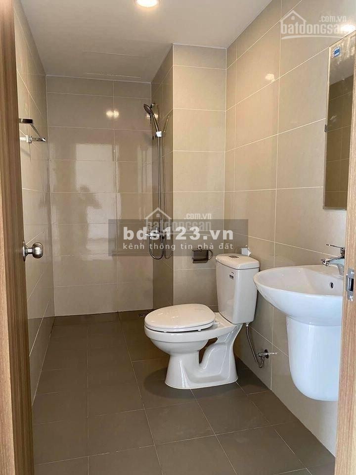 Mình có căn hộ rộng 49m2, 2 PN, tầng cao cc Imperial Place Quận Bình Tân, giá 5.5 triệu/tháng