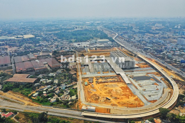 Bán gấp lô góc ngay hoàng hữu nam , ngay bến xe miền đông 2