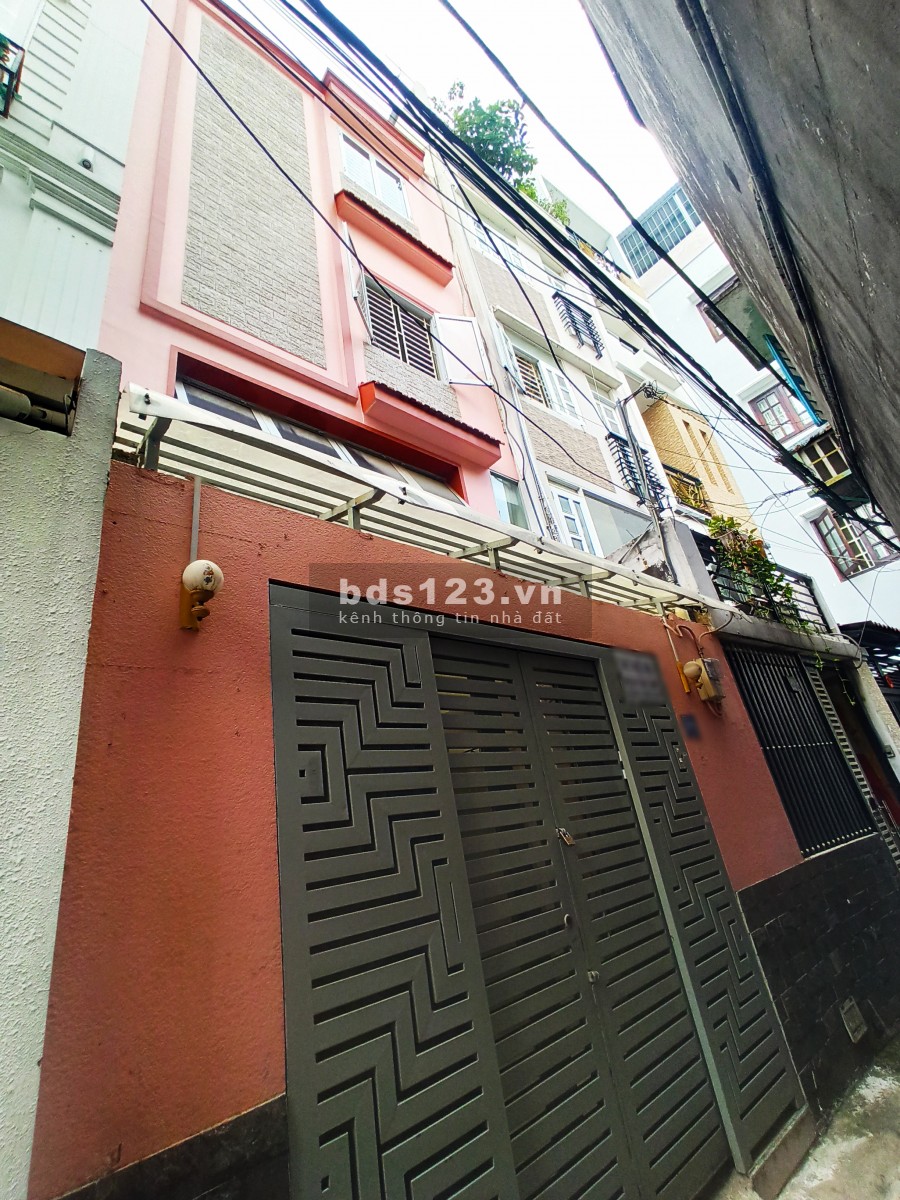 Cho thuê nhà nguyên căn đường Nguyễn Đình Chính, P. 11, Phú Nhuận. DT 4.5x7m, 1 trệt 3 lầu 3PN, có nội thất. 13 tr