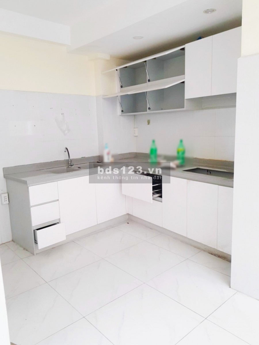 Cho thuê nhà nguyên căn đường Nguyễn Đình Chính, P. 11, Phú Nhuận. DT 4.5x7m, 1 trệt 3 lầu 3PN, có nội thất. 13 tr