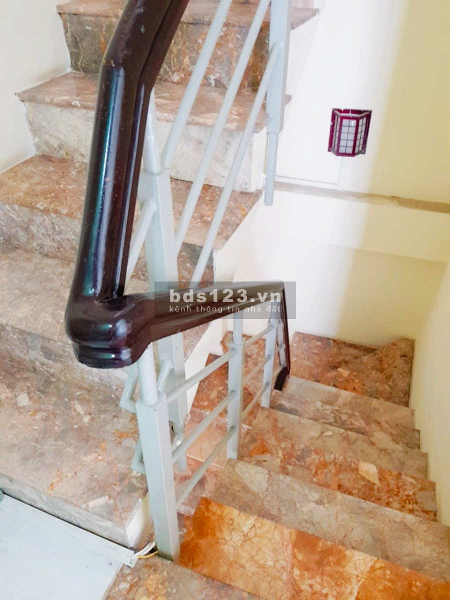 Cho thuê nhà nguyên căn đường Nguyễn Đình Chính, P. 11, Phú Nhuận. DT 4.5x7m, 1 trệt 3 lầu 3PN, có nội thất. 13 tr