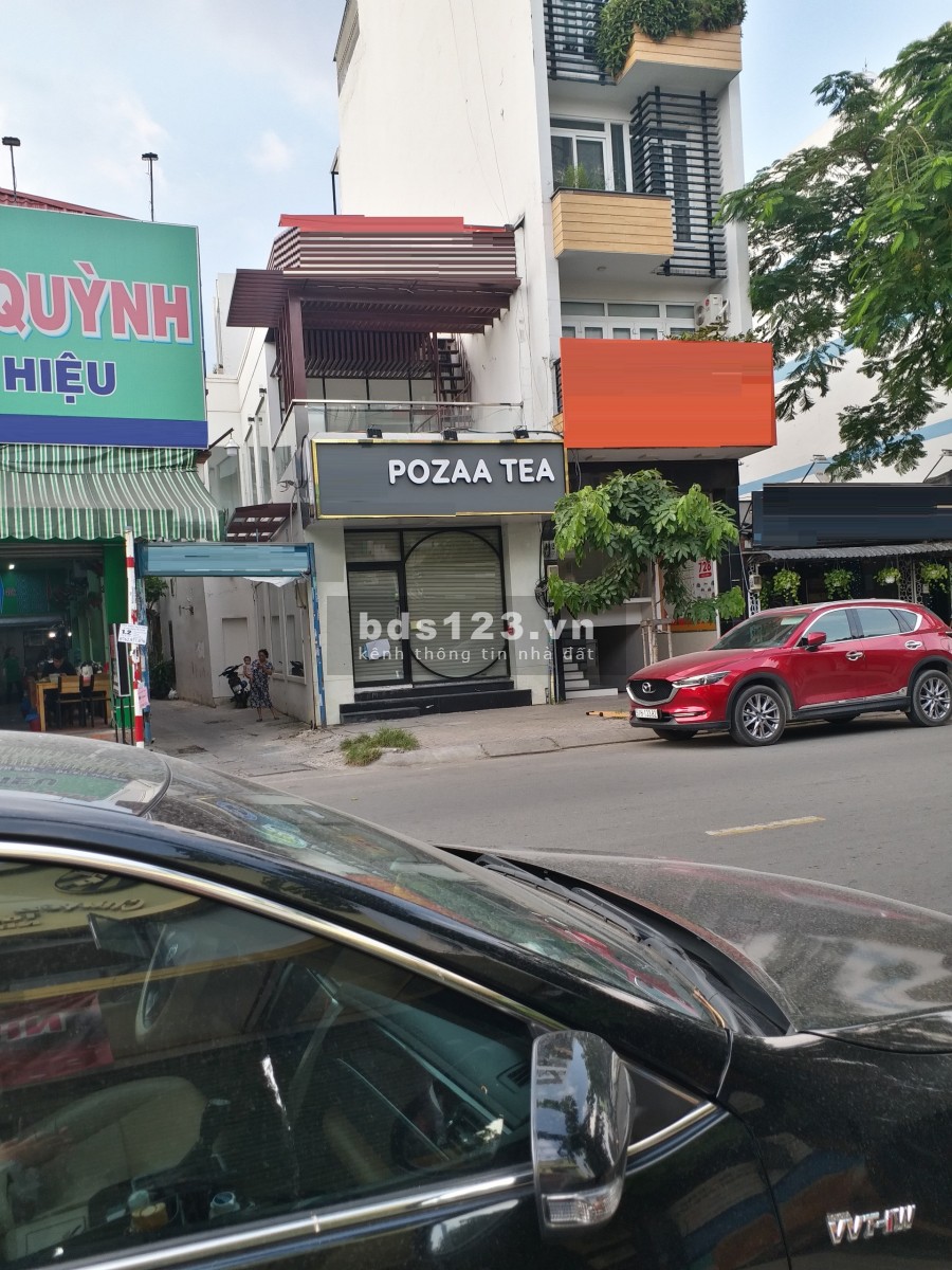 Nguyễn Trãi, Phường 14, Quận 5. - 4.5 x 23 - xe lưu thông đông đúc qua lại