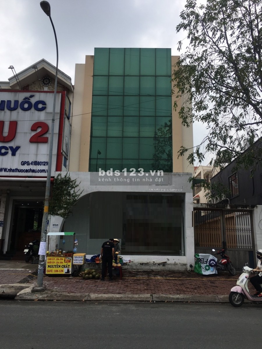 Lê Thạch, Phường 12 - 5 x 16 . Nhà đẹp vị trí thuận lợi KD