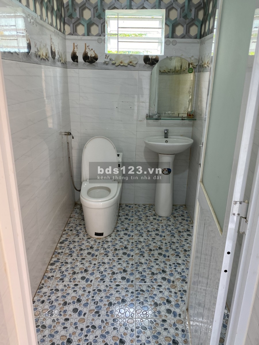 VỢ CHỒNG LY HÔN BÁN GẤP NHÀ CẤP 4, MỚI XÂY DIỆN TÍCH 150M2 , SHR, T/C 100% , GIÁ RẺ. LH: 0969.739.583