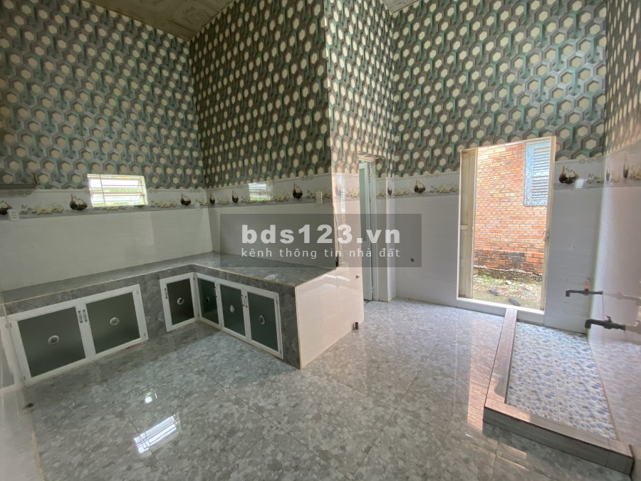 VỢ CHỒNG LY HÔN BÁN GẤP NHÀ CẤP 4, MỚI XÂY DIỆN TÍCH 150M2 , SHR, T/C 100% , GIÁ RẺ. LH: 0969.739.583