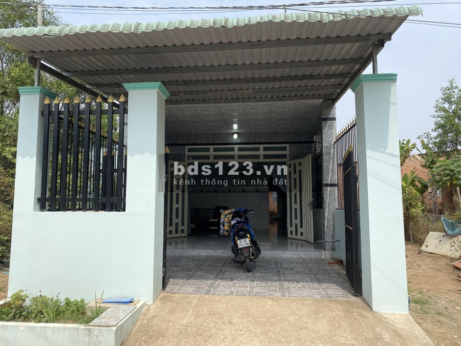 VỢ CHỒNG LY HÔN BÁN GẤP NHÀ CẤP 4, MỚI XÂY DIỆN TÍCH 150M2 , SHR, T/C 100% , GIÁ RẺ. LH: 0969.739.583