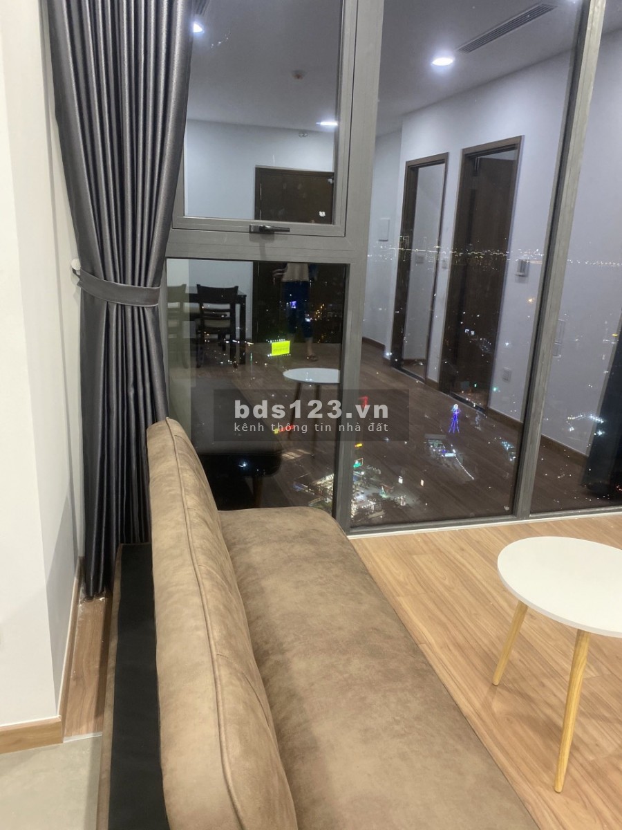 Cho thuê nhanh căn hộ 2PN Eco Green Q7 full nội thất 10 triệu/tháng. Tầng cao view sông thoáng mát. LH: 0933120416