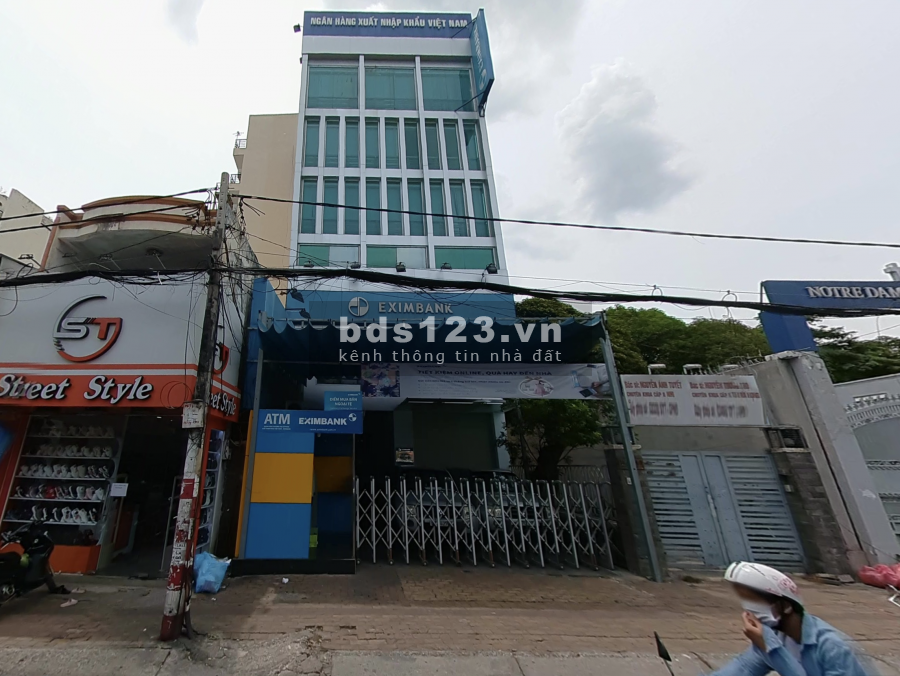 Đường Kha Vạn Cân dt 5 x 18 đường đông đúc