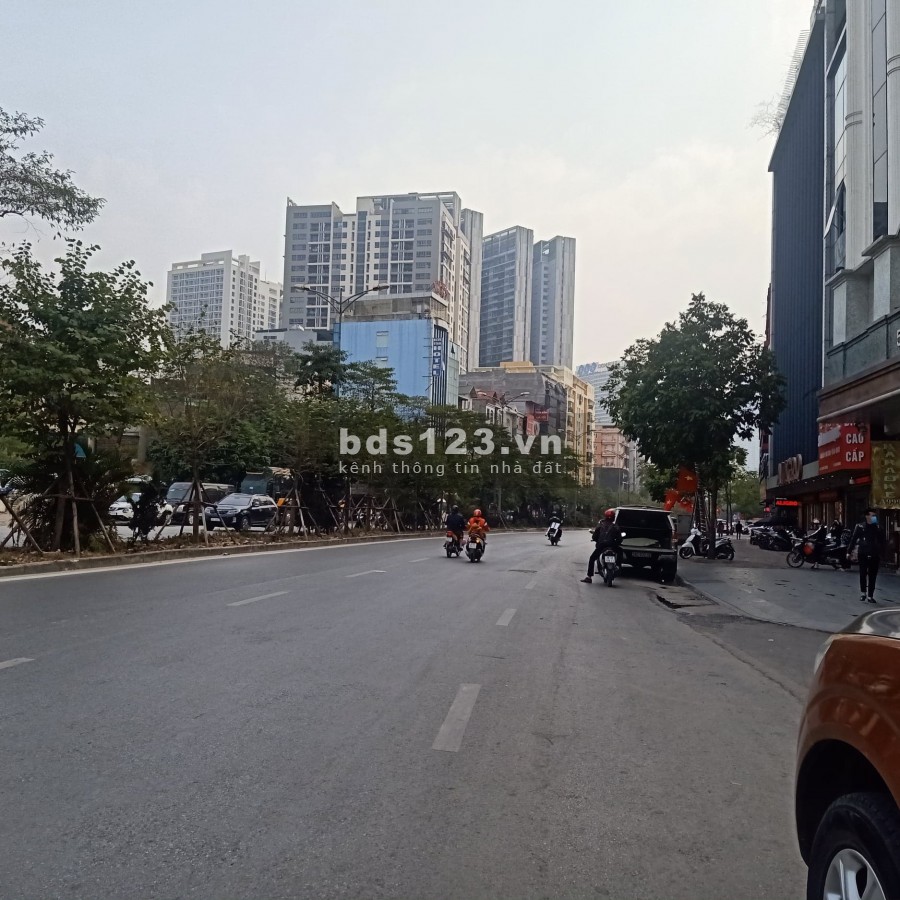 Siêu hiếm! Bán gấp nhà mặt phố Nguyễn Hoàng, 90m2, MT 7m, 23 tỷ.