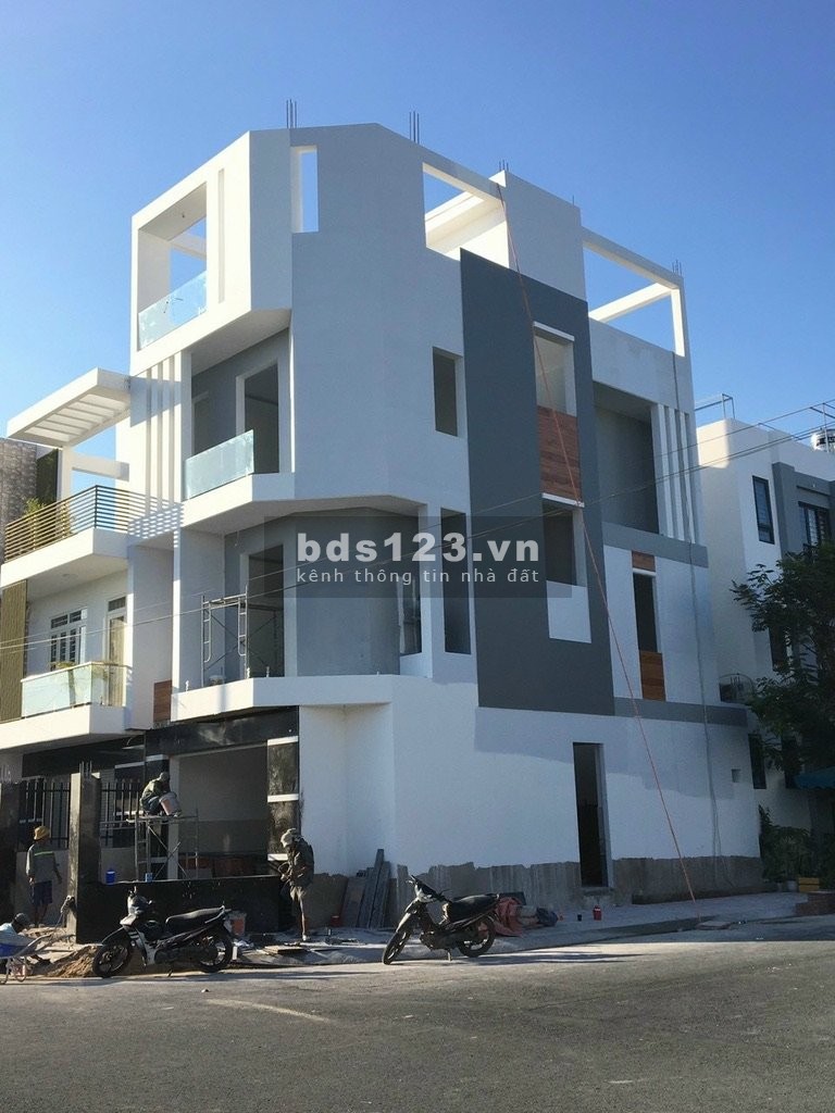 Nhà lô góc nở hậu, 1 trệt 2 lầu, mới 100%