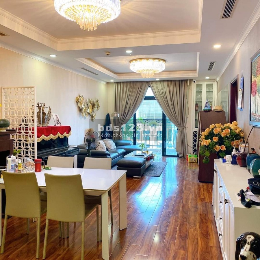 Cần bán gấp trước tết căn 55m2 Royal city giá 2.8 tỷ, có sổ, bao phí