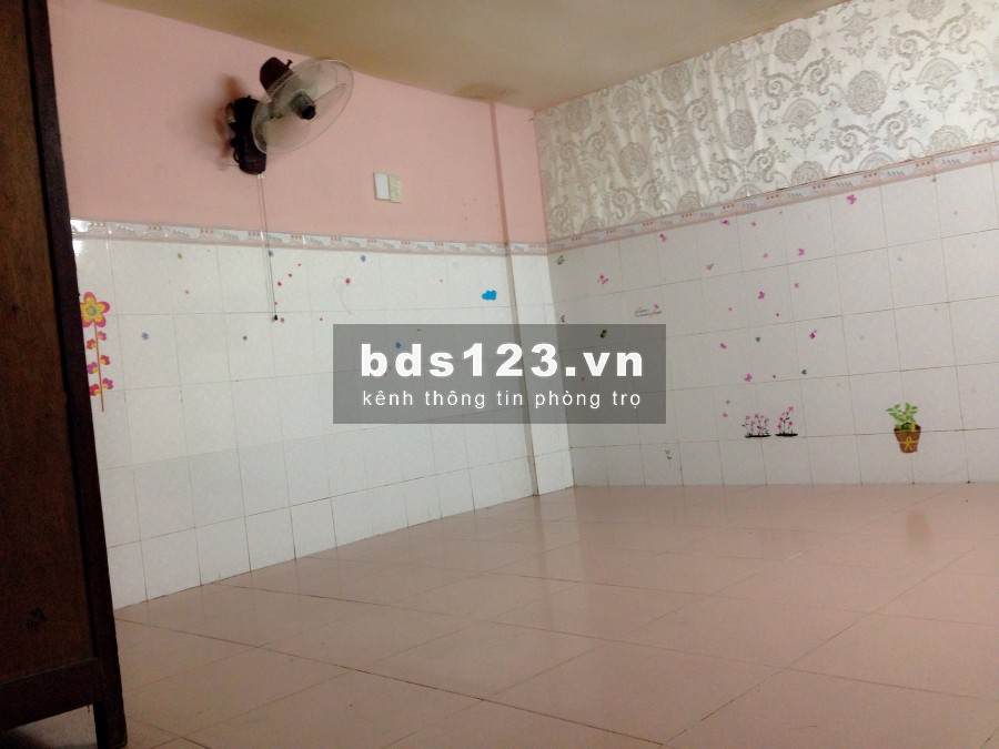 Phòng cho thuê 12m2 - 1,4tr ở 243A/58 Hoàng Diệu, F8, Q4