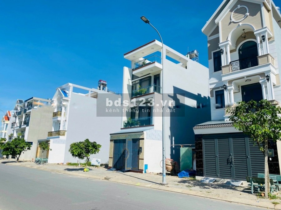 Bán Gấp lô đất 5m x 18m ( 90m2 ) - Mặt Tiền Đường 16m Tiện Kinh Doanh - Gần AEON Bình Tân Sổ Hồng Riêng