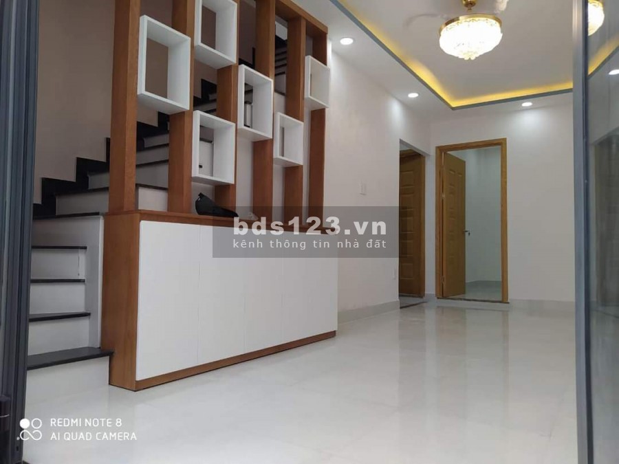 Bán gấp nhà riêng, Tôn Đản, P4, Q4, 57m2, 2 lầu, SHR, chỉ 3,9 tỷ TL
