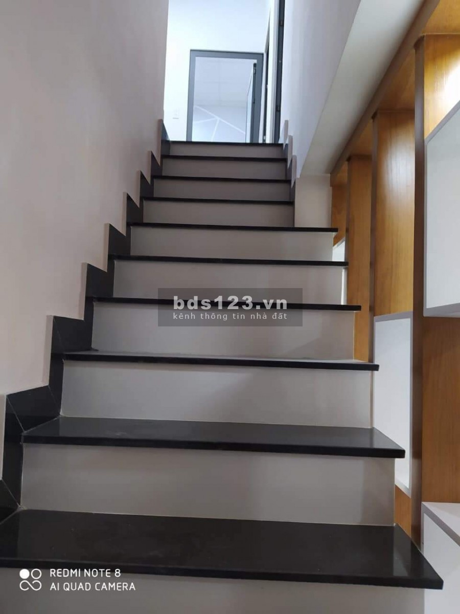 Bán gấp nhà riêng, Tôn Đản, P4, Q4, 57m2, 2 lầu, SHR, chỉ 3,9 tỷ TL