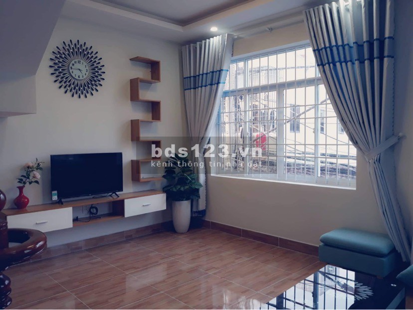 Cho thuê nhà mới xây, 2 mặt tiền, 1 trệt 3 lầu, đầy đủ nội thất, dọn vào ở liền