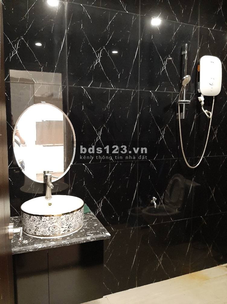 Cần bán gấp trong Tết 104m2. Hẻm 4m CMT8. Quận 10. Nhà mới 3 tầng BTCT kiên cố