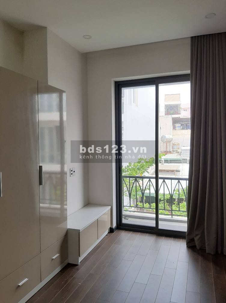 Cần bán gấp trong Tết 104m2. Hẻm 4m CMT8. Quận 10. Nhà mới 3 tầng BTCT kiên cố