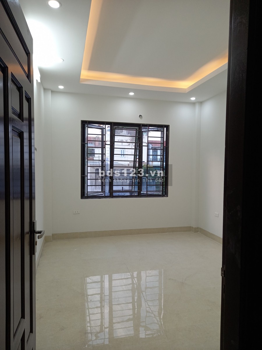 Sống Vip, Cổ Linh Long Biên 31m2 MTx4.5m 5T nhỉnh 2 tỷ.