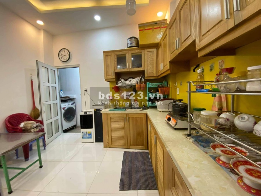 Bán nhà hẻm Bạch Đằng, Bình Thạnh, giá cực rẻ, 50m2, 2 tầng, 2PN 2WC.
