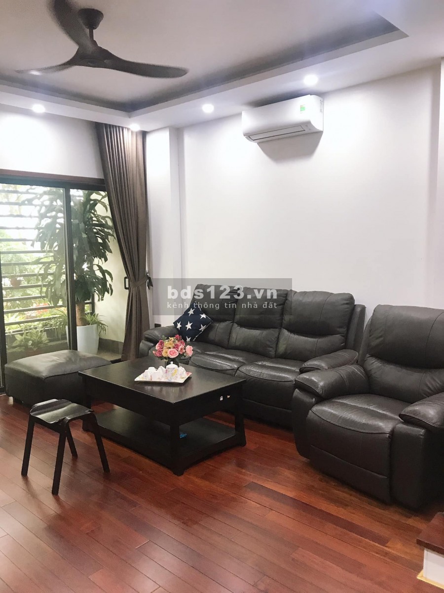 Cần bán gấp Khu PL Lãng Yên giá 3,98 tỷ, 25mx4 tầng, căn góc, Oto tránh