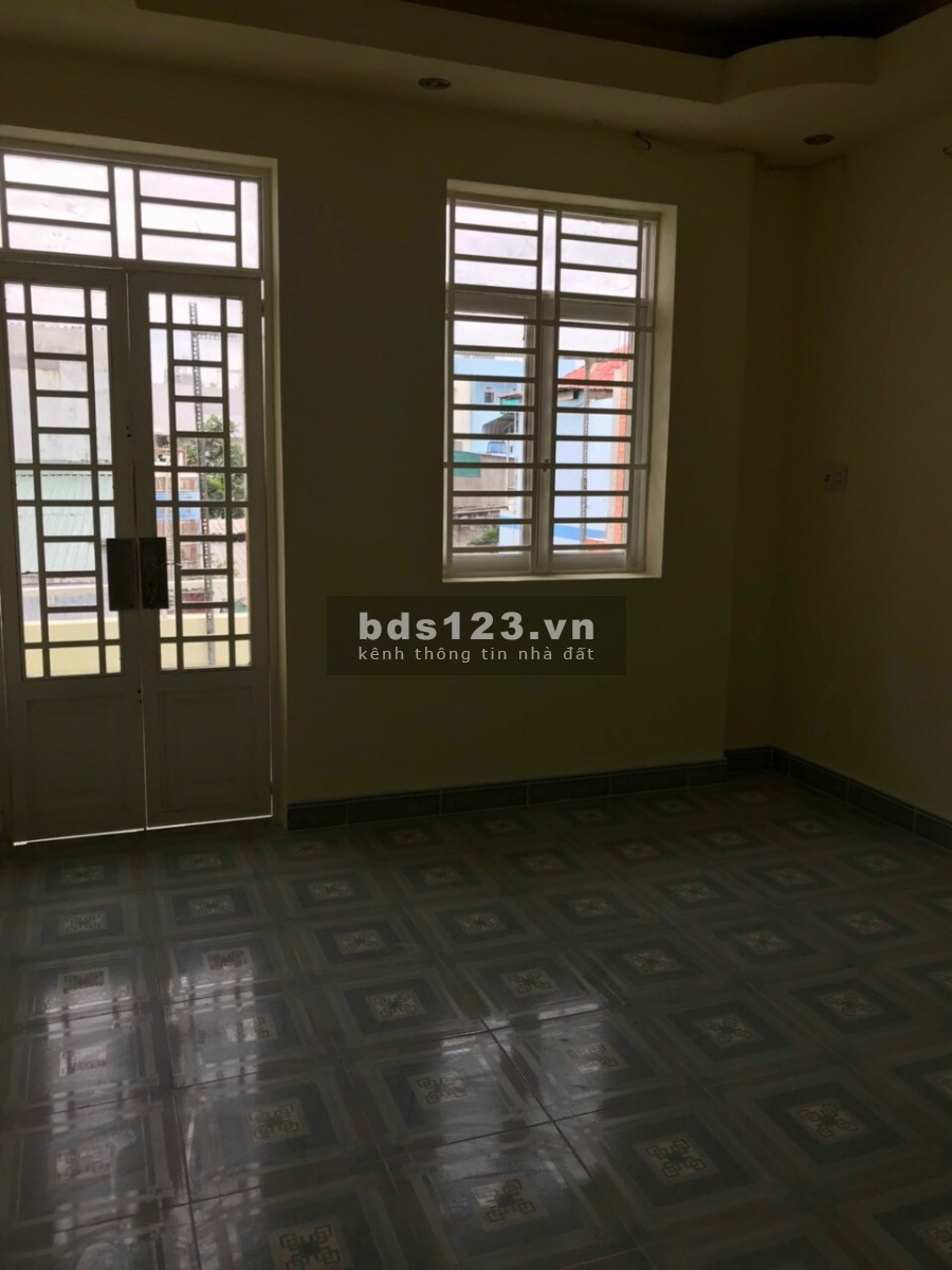 Cho thuê nhà 4x12m 2 lầu + sân thượng , giá 10 triệu hẻm Lý Tuệ