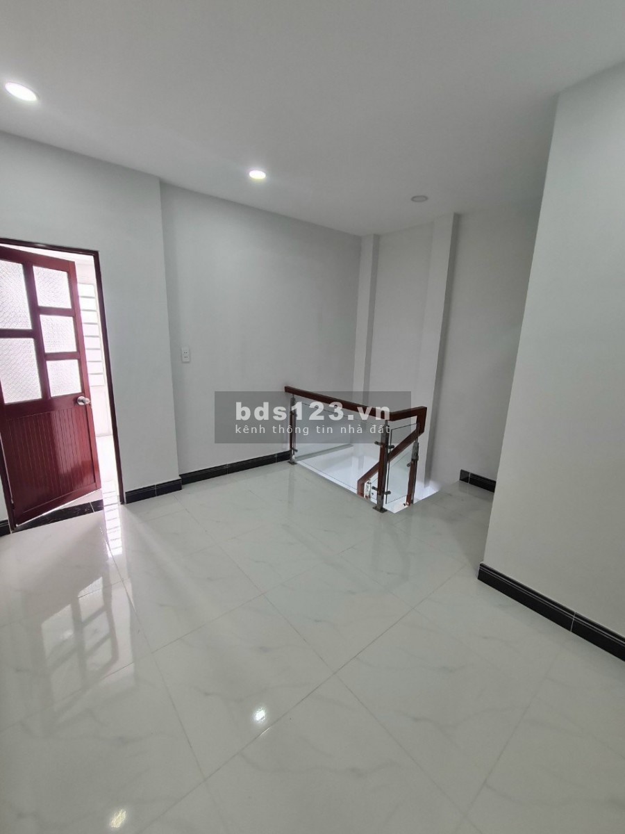 1.3 tỷ nhà sổ chung hẻm 3m, xã tân xuân Hóc Môn