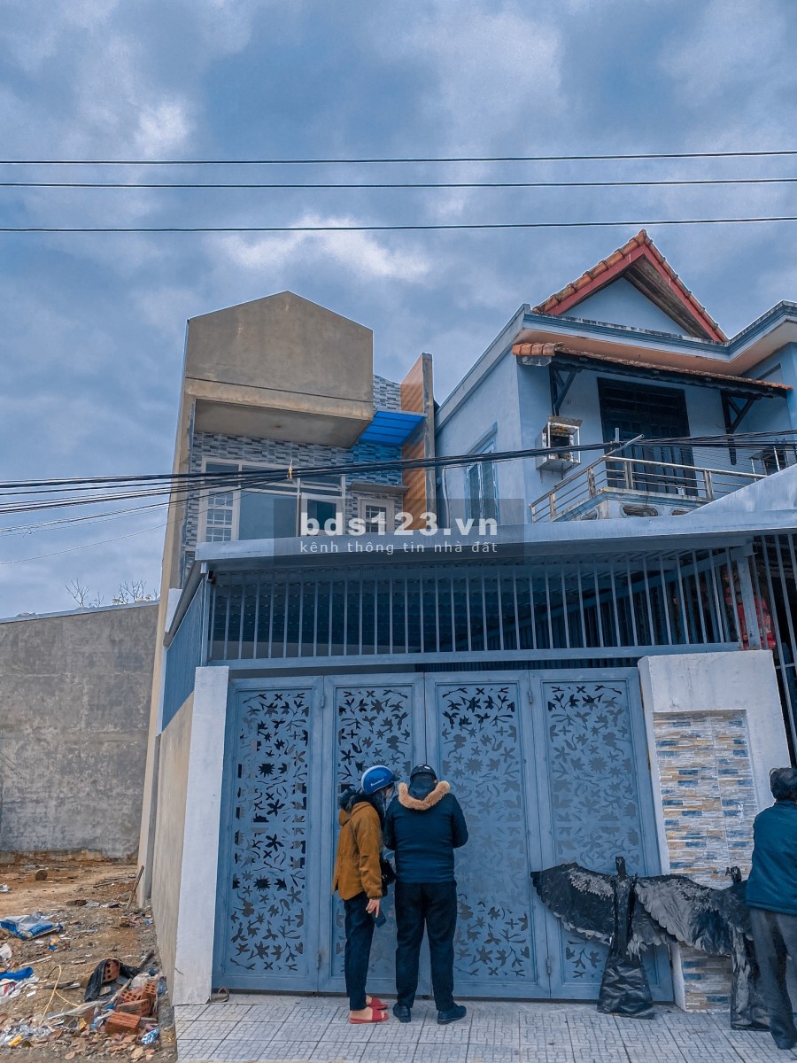 Nhà 2 Tầng Mặt Tiền, Có Gara Ô Tô, Cao Ráo Không Ngập Lụt