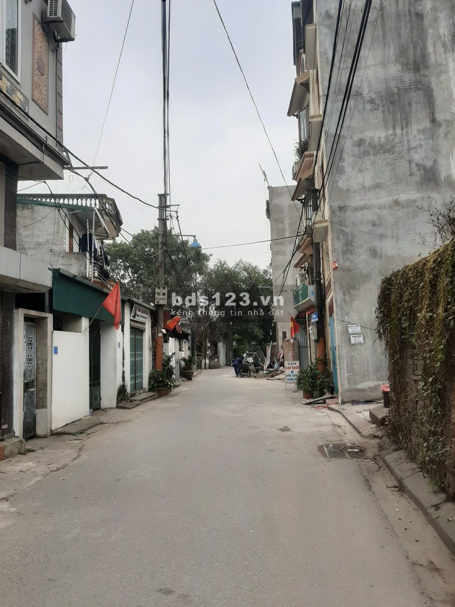 Cần bán gấp nhà Tổ 14 Thạch Bàn 40m x 5T, giá 3.3 tỷ, Ô tô tránh, KD, ngõ thông.