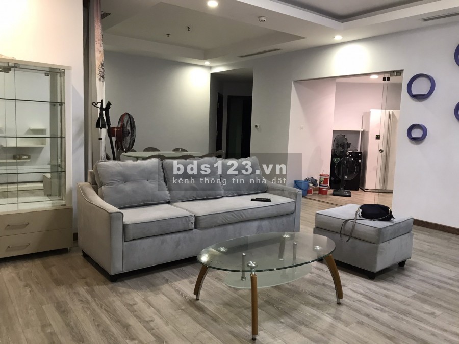 Cần bán gấp căn 93m2 Royal city giá 3.9 tỷ nội thất đầy đủ