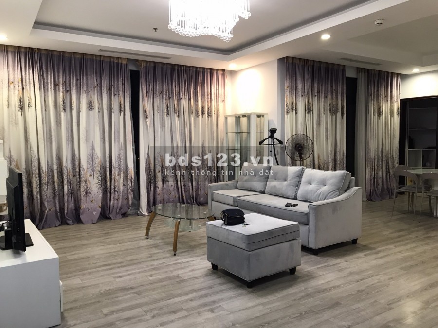 Cần bán gấp căn 93m2 Royal city giá 3.9 tỷ nội thất đầy đủ