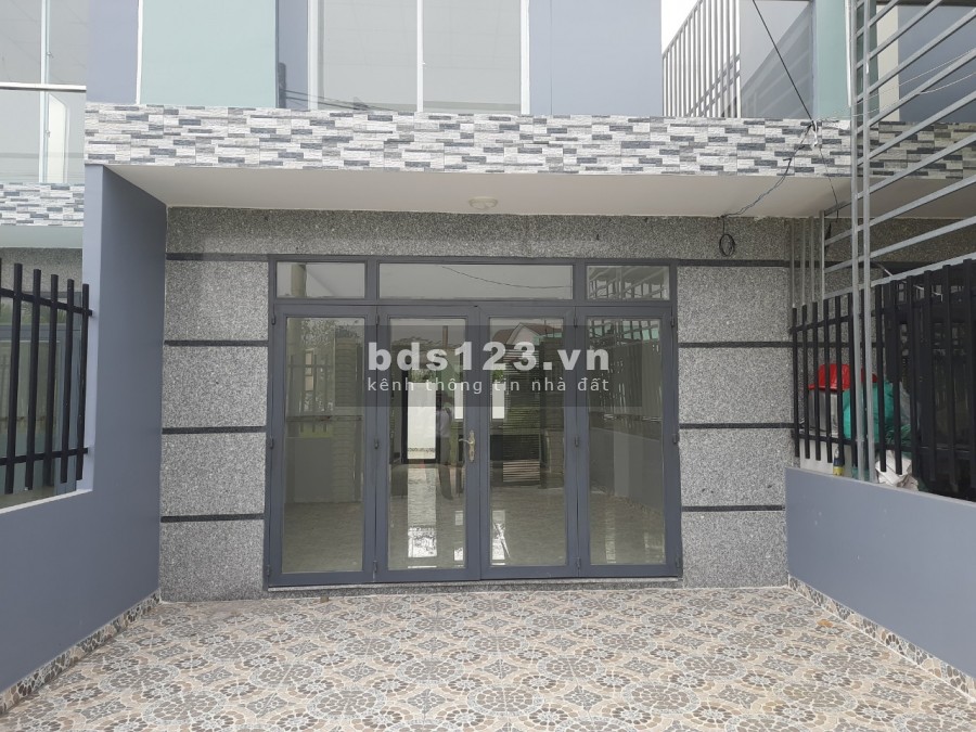 Nhà 100m2, mới 100%, gần chợ Bình Chánh, sổ hồng riêng