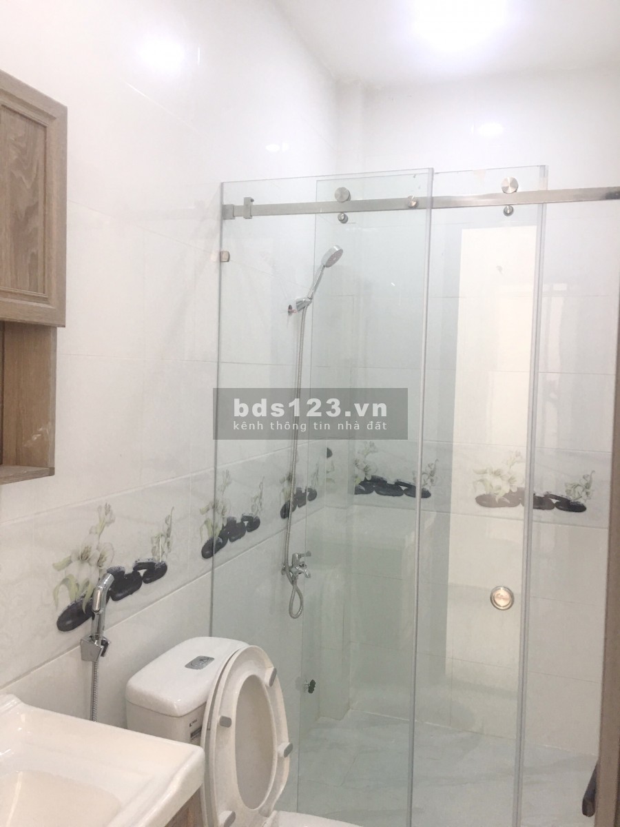 Nhà mới, 1lầu,2pn hẻm rộng 6m, Số 154 Âu Dương Lân P3 Q8