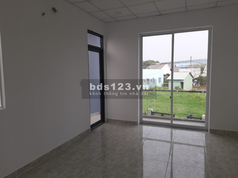 Nhà 100m2, mới 100%, gần chợ Bình Chánh, sổ hồng riêng