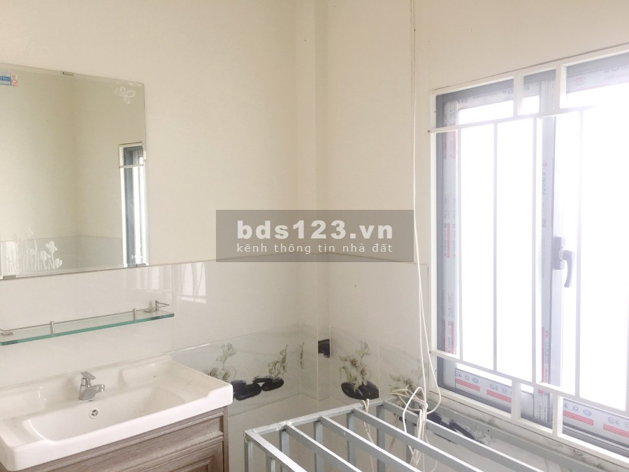 Nhà mới, 1lầu,2pn hẻm rộng 6m, Số 154 Âu Dương Lân P3 Q8