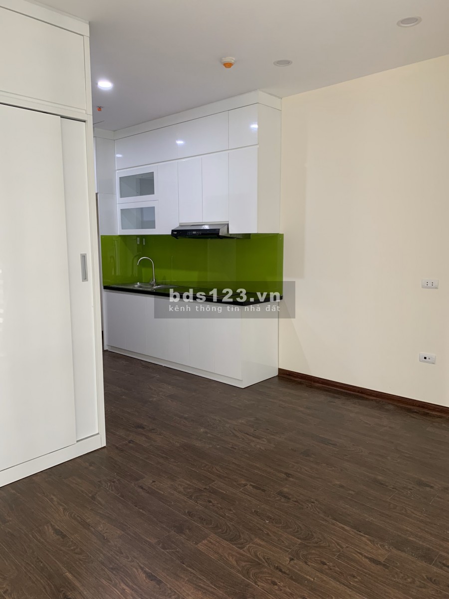 Bán gấp căn hộ studio 28m, giá 1.3 tỷ full NT tại Green Bay Mễ Trì, LH: 0352781220